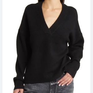 Gorgeous Black V-Neck Vineyard Vines Sweater Size L